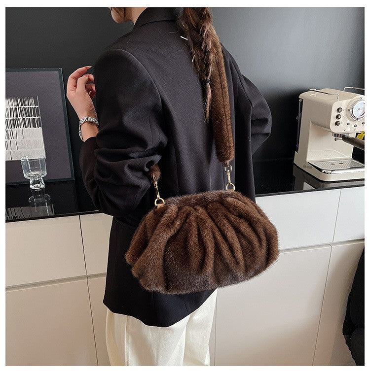 Elegant Wrinkled Cloud Clutch Bag Faux Fur Shell Shoulder Crossbody Bag Women Stylish Pillow Bag Guangzhou High Quality Bag
