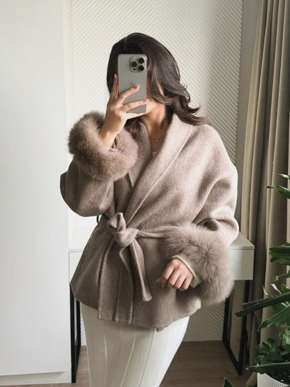 Casaco Curto de Lã Liso com Amarração para Mulheres Elegante Solto Lapela Peluda Cinto Manga Longa Jaqueta Outono 2025 Feminino Casual