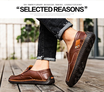 Novos Sapatos Masculinos de Couro Feitos à Mão Casuais Confortáveis Mocassins Masculinos de Couro Slip On Sapatilhas Masculinas Venda Quente Calçados para Caminhada ao Ar Livre
