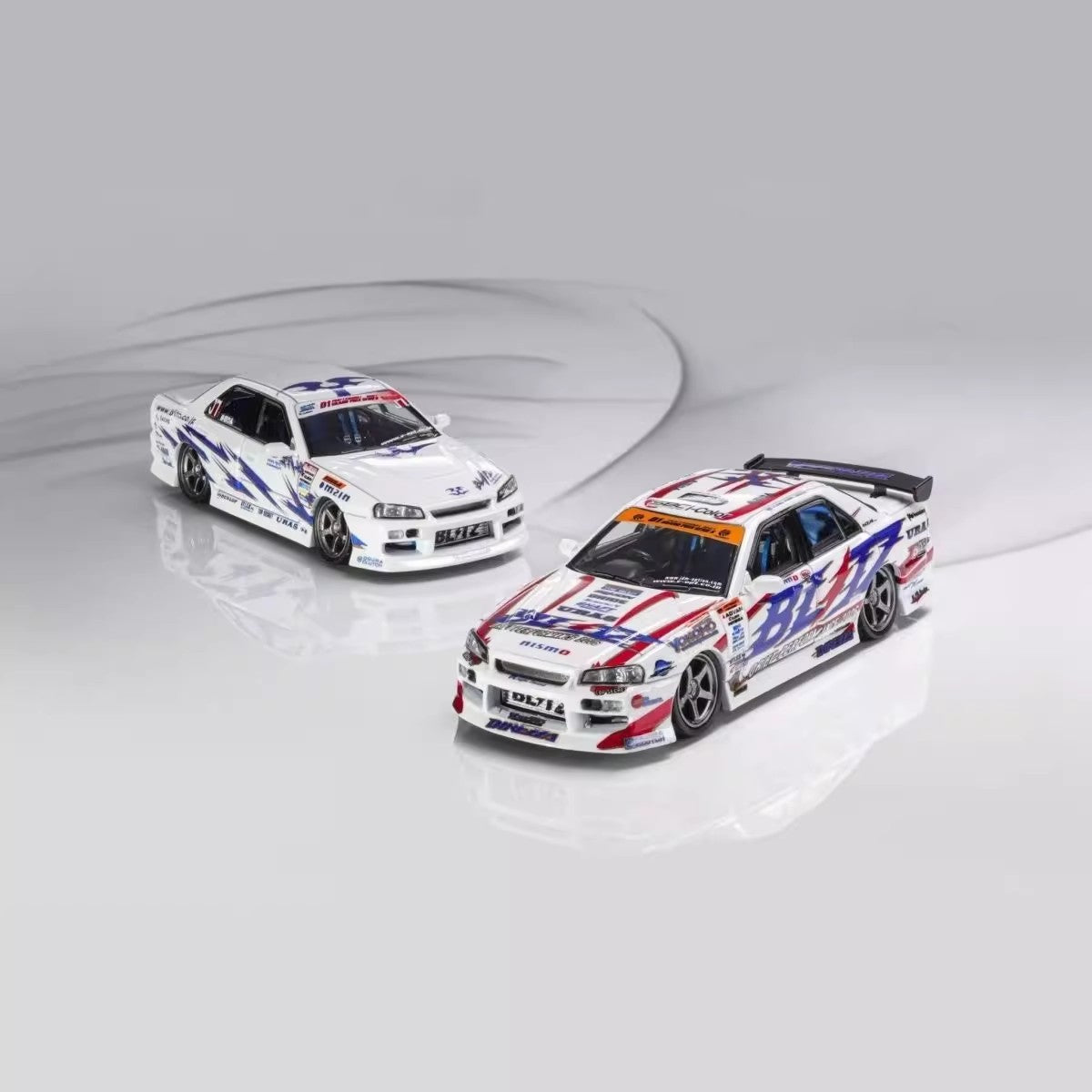 Novo em estoque Mortal 1:64 Nissan GTR D1GP Blitz ER34 Liga Miniatura Diecast Modelo Conjunto de Dois Carros Versão D1GP Brinquedos de Modelo de Carro Presente