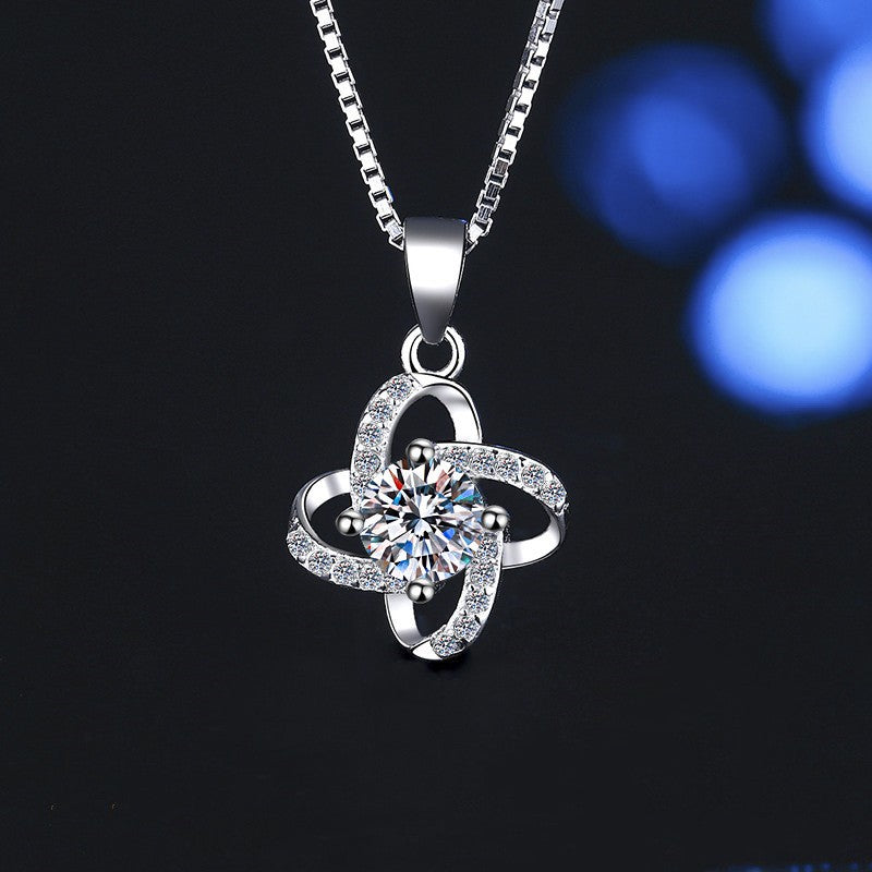 18K white gold and platinum PT950 necklace women's fashionable and versatile four-leaf clover windmill pendant clavicle chain