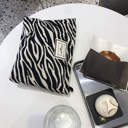 Large Women Zebra Pattern Cosmetic Bag Canvas Zipper Make Up Bag Travel Washing Makeup Organizer Storage Clutch Beauty Case