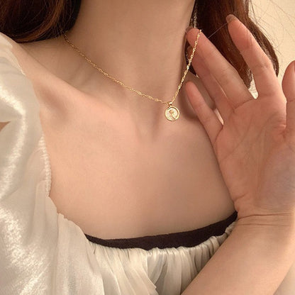 Novo Colar de Aço Inoxidável com Pingente de Rosa de Metal Irregular Redondo para Mulheres Corrente de Clavícula Vintage Joia de Luxo para Festa