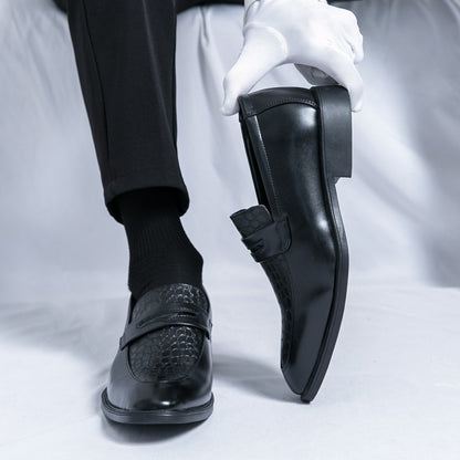 Fashion Brand Men's Retro Comfortable Carved Pointed Leather Shoes Autumn Men's New Breathable and Non Slip Outdoor Loafers