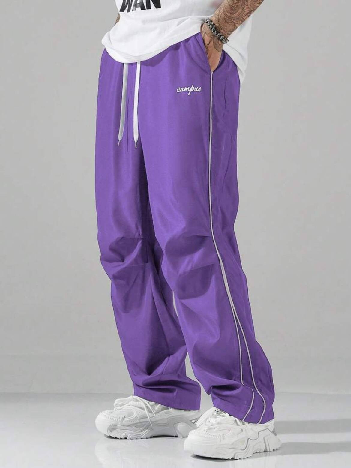 Men's Casual Letter Pattern Contrast Piping Drawstring Waist Trousers