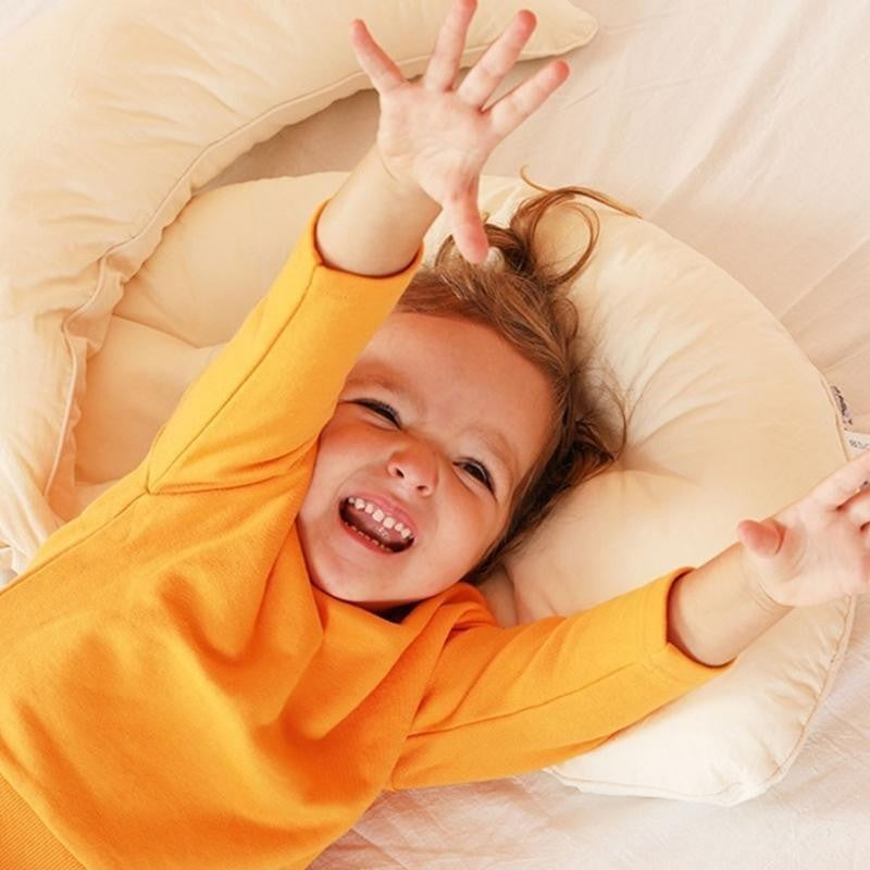 U13F Moon Shaped Baby Pillow Comfortable and Soft Infant Solid Color Pacify Pillow