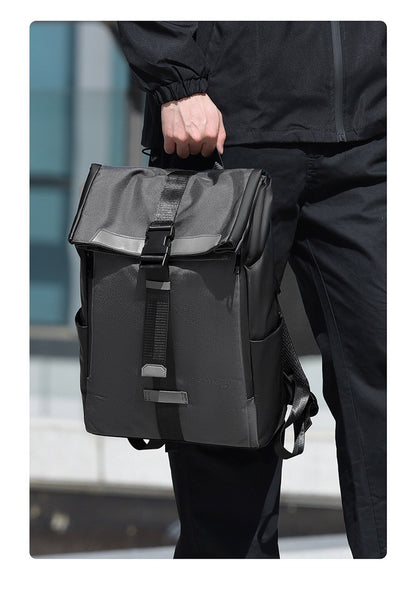 Mochila moderna 2025 com toque atlético, tecido à prova d'água, para laptop de 15,6 polegadas, design roll-top, grande capacidade para o dia a dia, viagens e escola