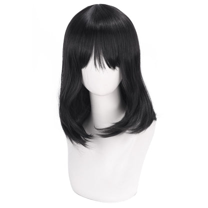 O artista de perucas para cosplay, como Qiao Ling, agente da Cao Tai Time, tem um penteado de flor de pera preta e uma peruca de fibra sintética.