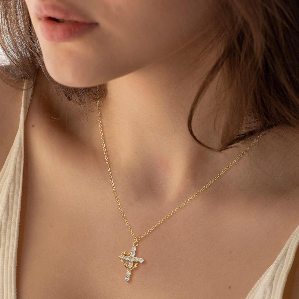 Colar Feminino de Cruz com Diamantes - Colar Requintado com Pingente de Zircônia Cúbica de Ouro 14k Colar Simples com Pingente de Cruz Dourada