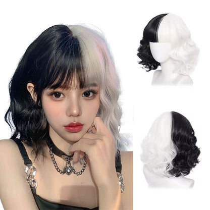 Peruca de cabelo sintético de cosplay da Cruella metade preta e metade branca de 30 cm, curta e encaracolada, para Halloween, festa diária, com franja