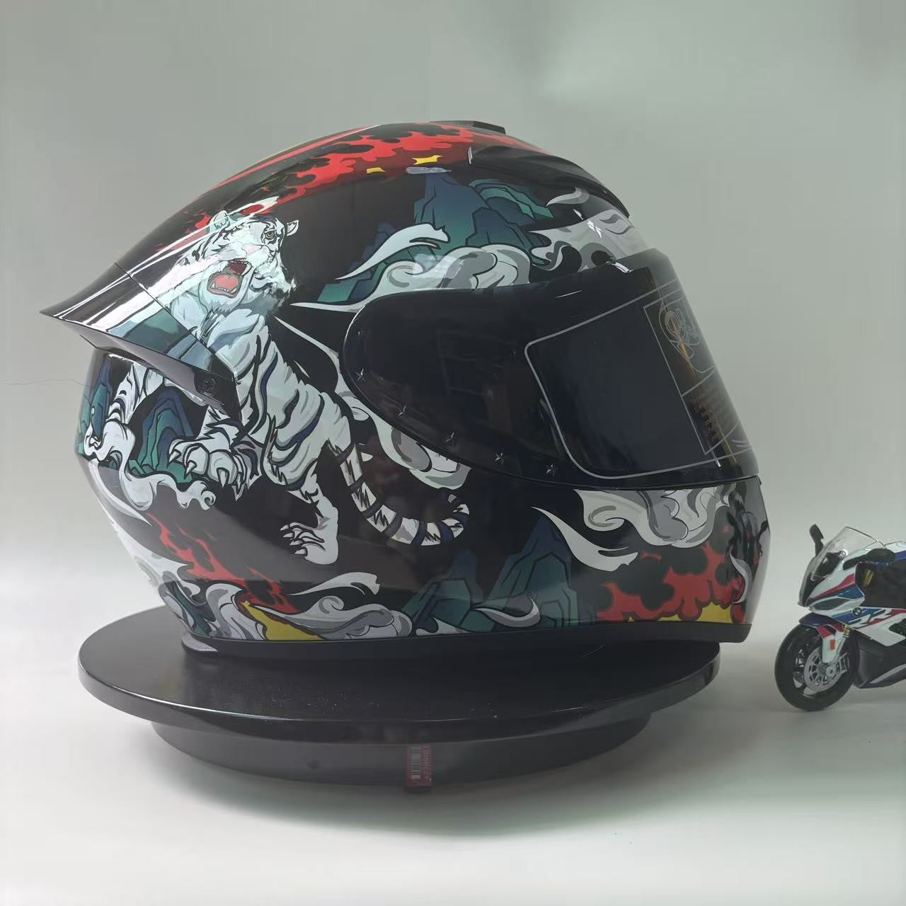 DOT Certified Full Face Motorcycle Helmet for Men And Women Anti-Fog Racing Style Couples Motorcycle Helmet