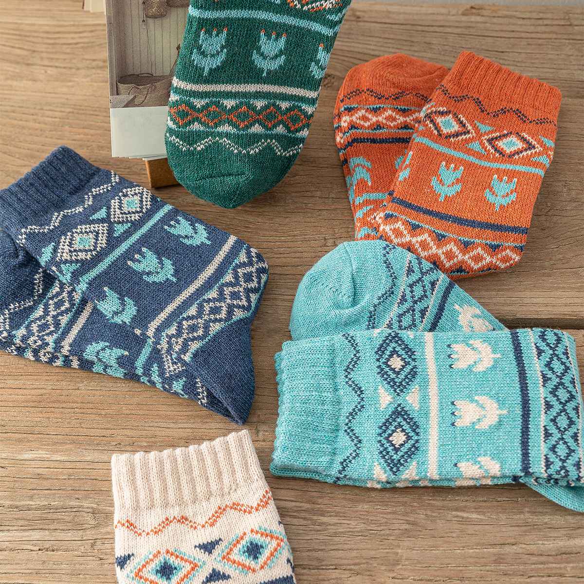 5 Pairs Lot New Man Women Socks Thick Warm Winter Socks Retro Style Flower Pattern Couple Models Free Size