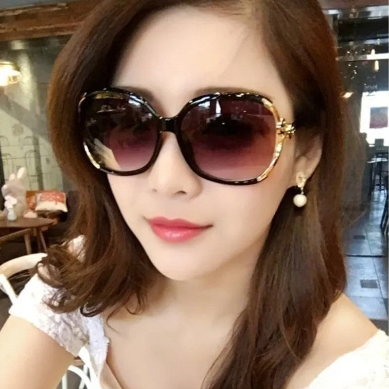 Women Sunglasses Trendy Celebrity-style Round Large-frame Stylish Sun Glasses with Camellia Hollow-out Accent Decorations