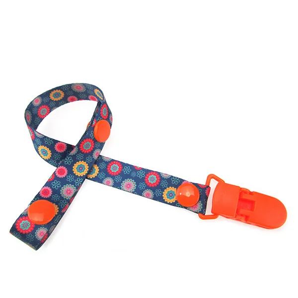 1pc Portable Pacifier Clip: Lightweight material, easy-to-use clip, ideal choice for outings with baby