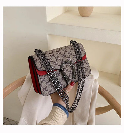 Women Stylish Retro Print Shoulder Crossbody Bag Fashionable Chain Underarm Purse Medium Hardness Polyester Lining