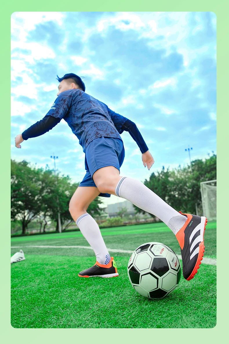 Mens High Quality Ultralight Football Shoes Society Cleats Indoor Soccer Shoes Professional Original Fast Futsal Football Boots