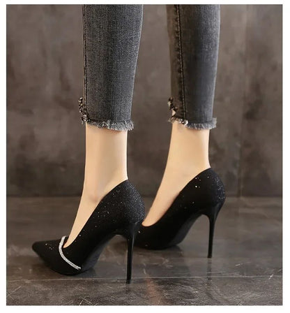 Sapatos Femininos de Salto Alto 2024 Nova Coleção Primavera e Outono Sapatos Femininos de Bico Fino Vestido Sapatos de Casamento Temperamento Banquete Sapatos Individuais