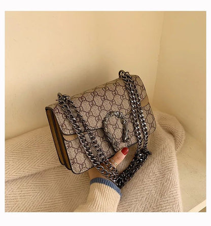 Women Stylish Retro Print Shoulder Crossbody Bag Fashionable Chain Underarm Purse Medium Hardness Polyester Lining