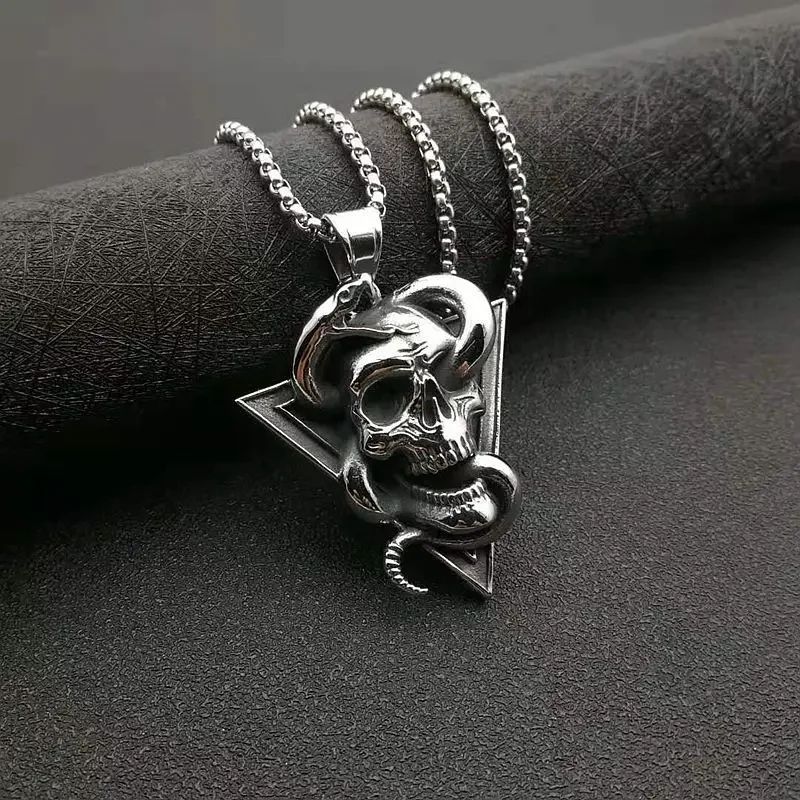 Colar de Pingente de Caveira Demoníaca Enrolada de Cobra Gótica Vintage para Homens Meninos Festa de Rock Halloween Joia de Presente