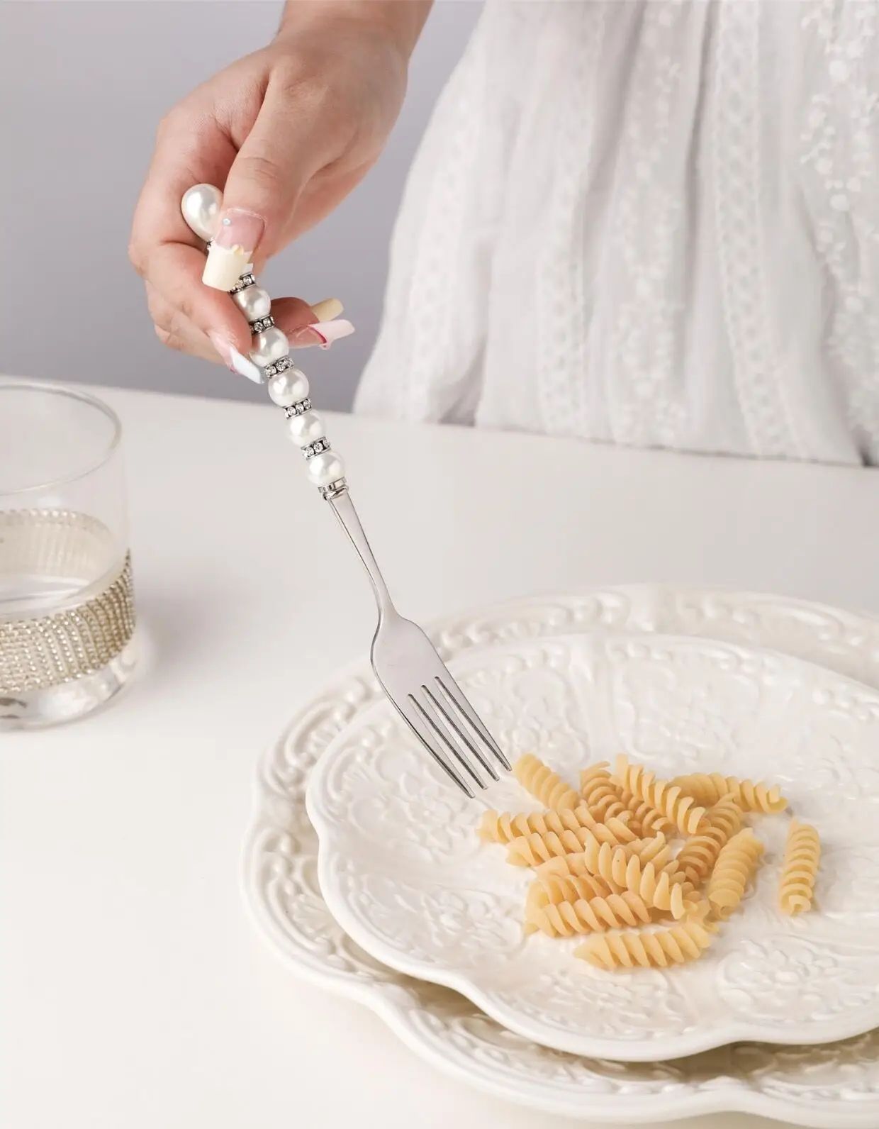 Conjunto de talheres luxuosos de aço inoxidável 304 com colher, garfo e faca, talheres com pérolas e diamantes, caixa de presente, utensílios para casa, cozinha e casamento
