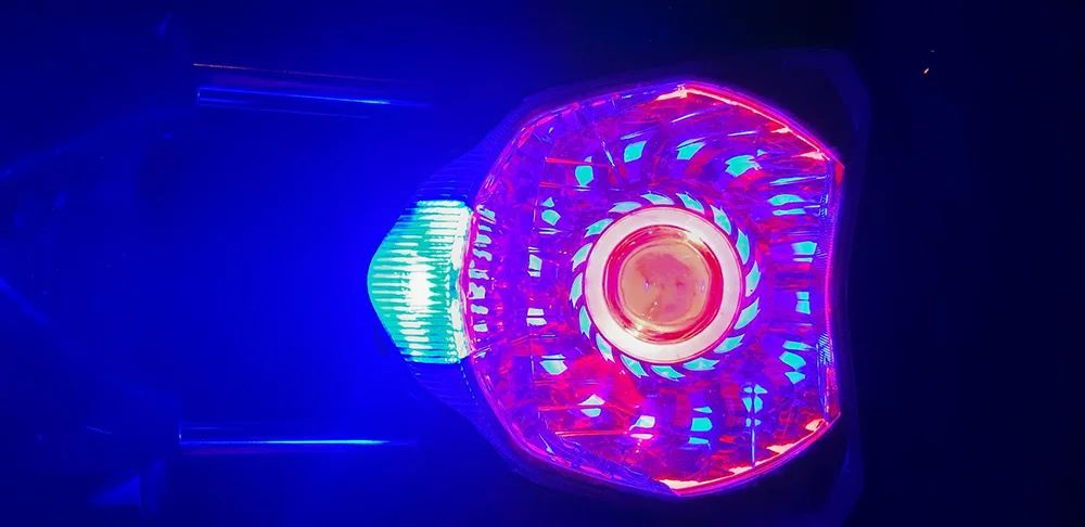Faróis Duplos Angel Eyes para Motocicleta Alto/Baixo Feixe Luzes Auxiliares Moto Spotlights Moto Devil Eyes Faróis de LED Projetor