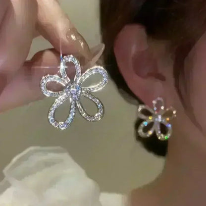 Brincos de Folhas Douradas com Cristal Verde para Mulheres Acessórios Diários de Individualidade Presentes de Joias para o Dia dos Namorados Aniversário