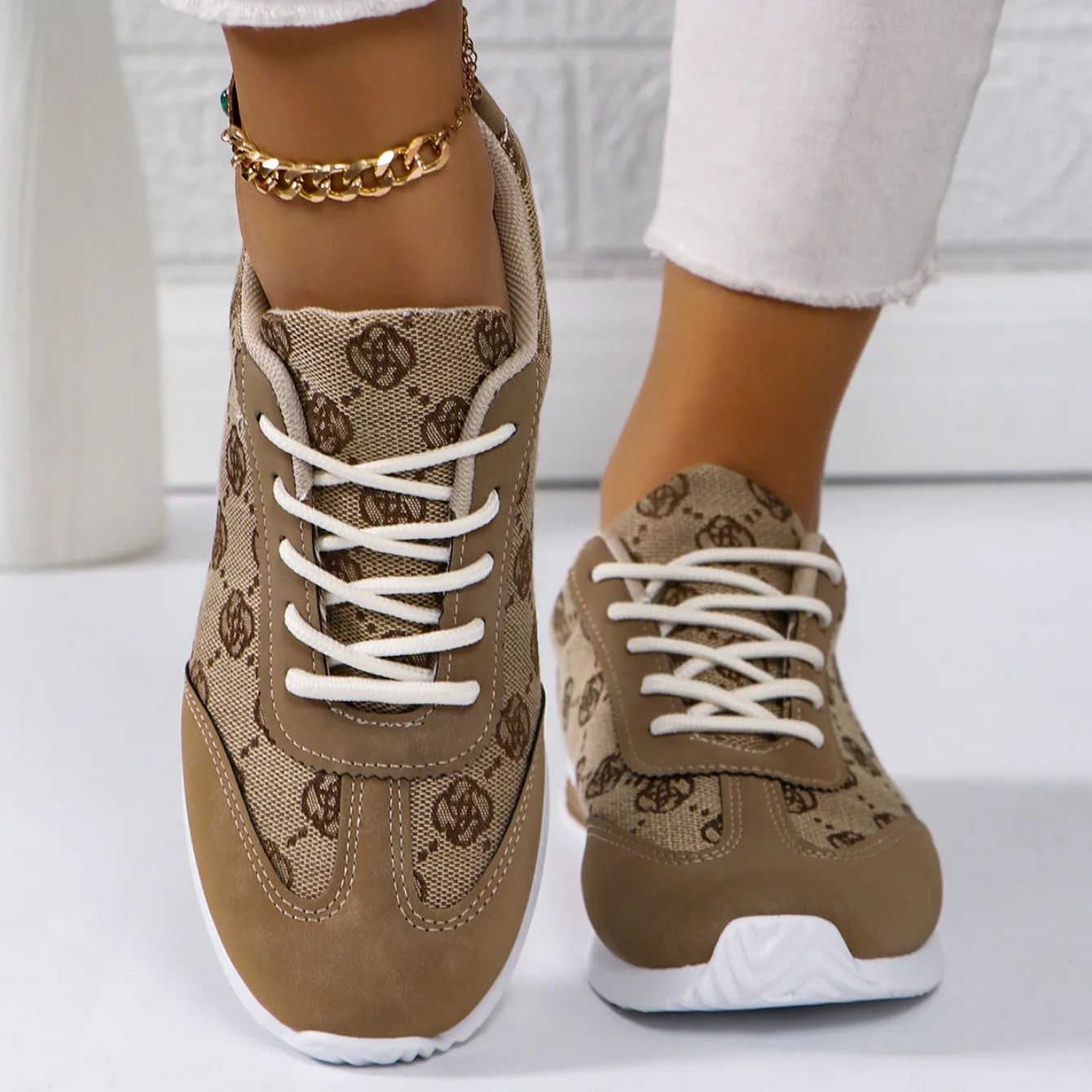 Tênis Feminino Primavera e Verão com Design Respirável Boca Aberta Alças Cruzadas Baixo Confortável Casual para Caminhada Zapatos De Mujer