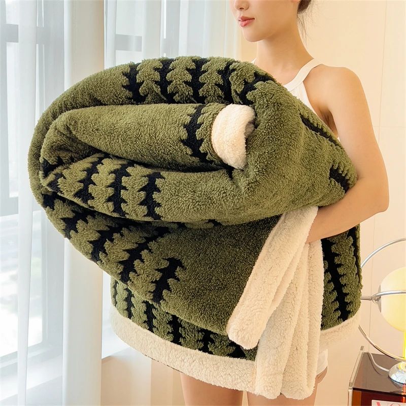 Super Thick and Warm Flannel Blanket Super Soft Fluffy Queen Size Bed Blanket Cozy Skin-friendly Multifunctional Nap Blanket