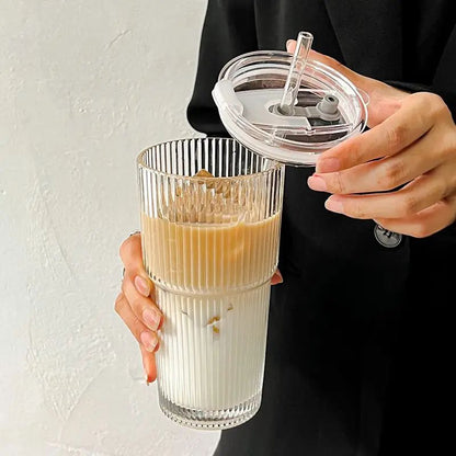 Copo de Café de Vidro Listrado 600ML com Tampa e Canudo Copos Transparentes para Suco Leite Chá Canecas de Café Gelado Utensílios para Beber