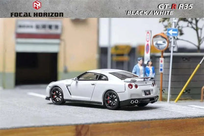 Focal Horizon 1:64 Skyline GTR R35 Preto / Branco Capô Articulado Miniatura de Carro Die-Cast Colecionável