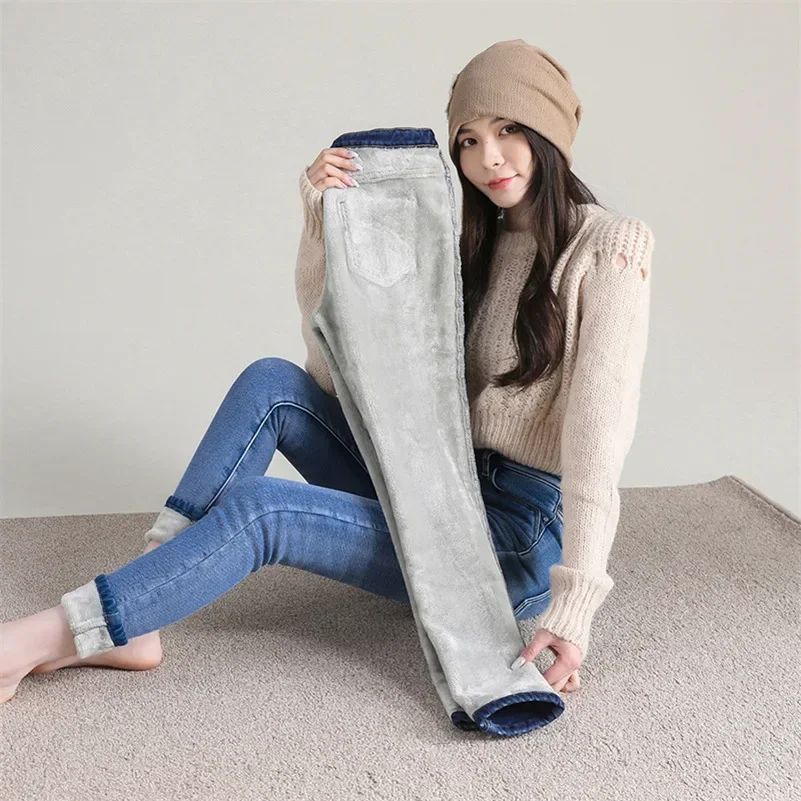 Winter Lady Thermal Plush Jeans Snow Warm Stretch Jeans Hot Sale High Waist Fleece Pants Female Straight Leg Denim Trousers