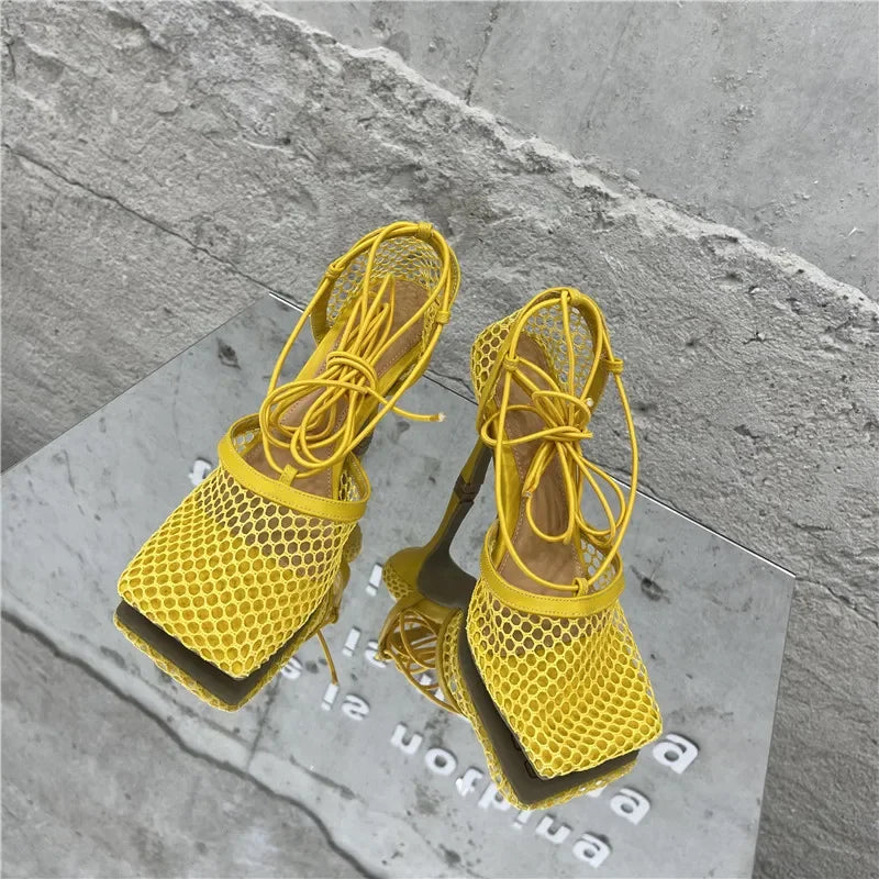 Sandália Scarpin Sexy de Salto Fino com Bico Quadrado Feminina Transpassada de Amarrar Vazada Ocada Vestido Sapatos Zapatos Mujer