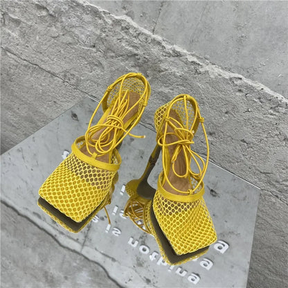Sandália Scarpin Sexy de Salto Fino com Bico Quadrado Feminina Transpassada de Amarrar Vazada Ocada Vestido Sapatos Zapatos Mujer