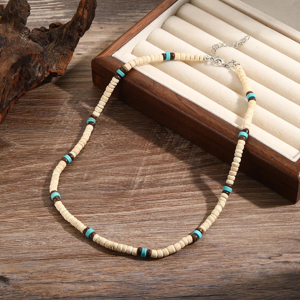 Colar Masculino Artesanal de Contas de Madeira e Argila Colar Fashion Vintage Africano de Contas Brancas para Homens Colar de Surfista de Praia Joias Tribais