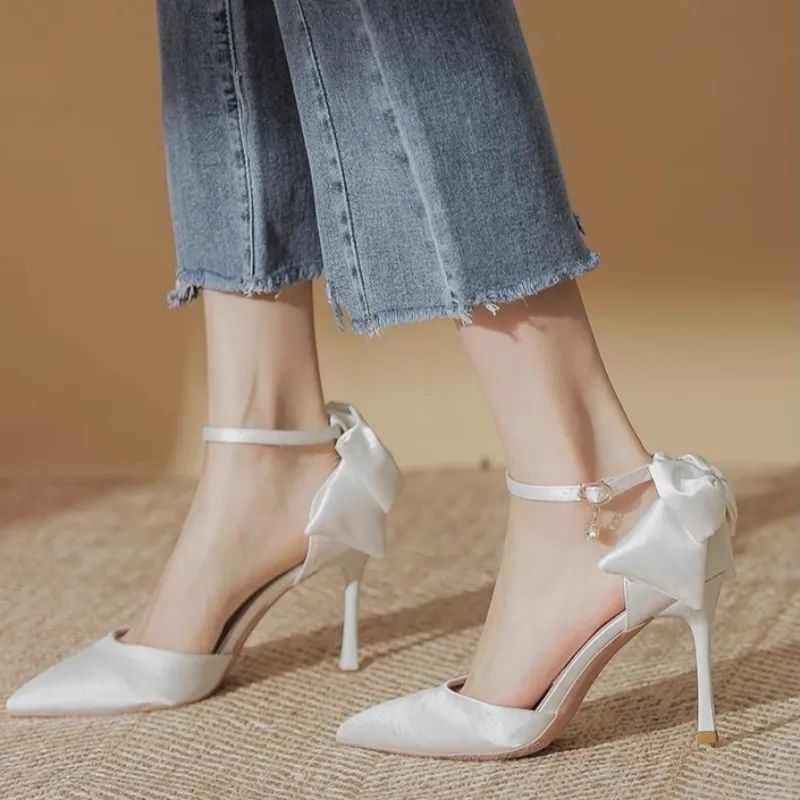 Wedding Heels Women Luxury Brand Design String Bead Pearls High Heels Ladies Sexy Elegant Pointed Toe White Black Pumps2025