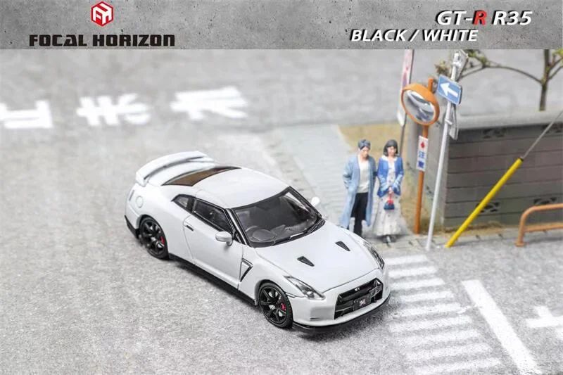 Focal Horizon 1:64 Skyline GTR R35 Preto / Branco Capô Articulado Miniatura de Carro Die-Cast Colecionável