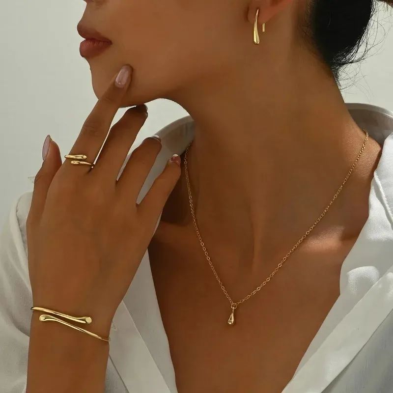 Conjunto de Brincos, Anel e Pulseira de Prata Esterlina S925 da Moda para Mulheres, Conjunto de Joias de Quatro Peças com Gota de Água, Presente para Festa