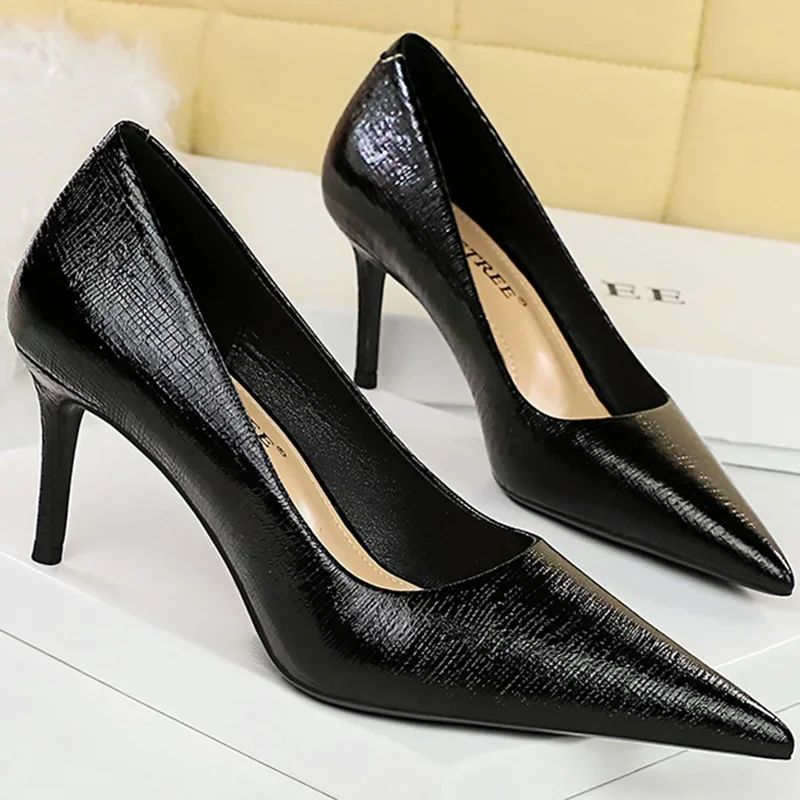 Spring Autumn New Women 7cm High Heels Fashion Retro Holiday Party Pumps Lady Gold Silver Daily Office Pointed Toe Low Heels
