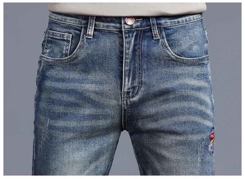 Novas Calças Jeans Masculinas Vintage Coreanas da Moda Slim com Pés Pequenos Bordados Calças Elásticas Masculinas de Sarja Streetwear