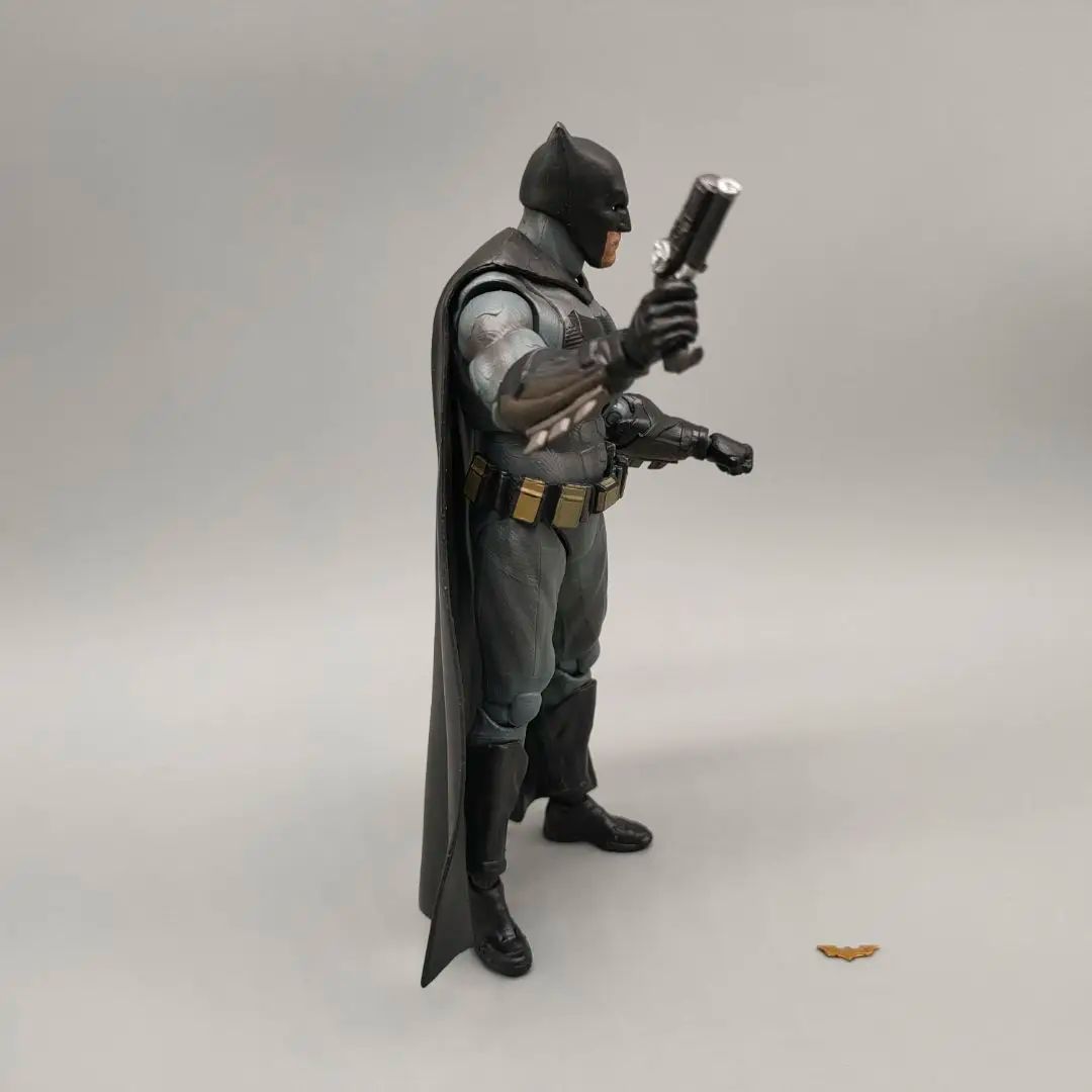 DCC Collectibles DawnofJustice BVS Bat-Hero 6" Figura de Ação Avulsa