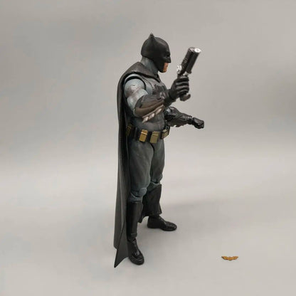 DCC Collectibles DawnofJustice BVS Bat-Hero 6" Figura de Ação Avulsa