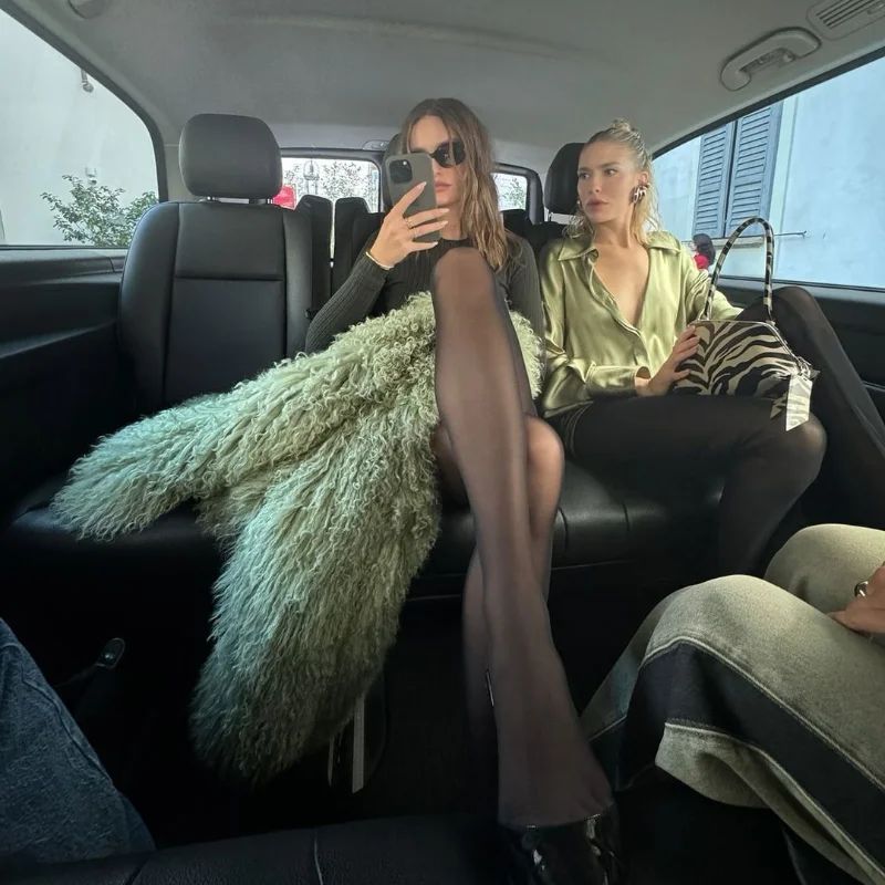 Solid Fashion Fake Fur Coat Women Chic Fluffy Warm Long Sleeve Loose Short Jacket Luxury 2025 Winter Lady Daily Street Outerwear