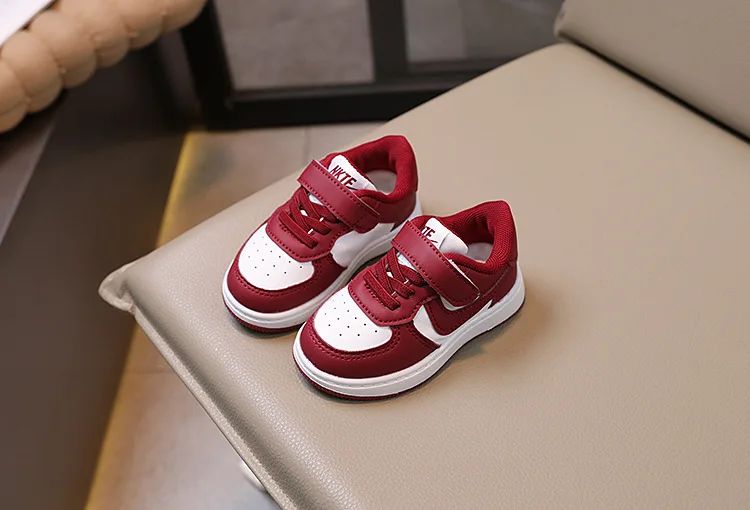 Children's Sports Shoes Low-Top Soft Bottom Color Blocking Board Shoes Boys and Girls Fashionable Hundred Non-slip Casual Shoes