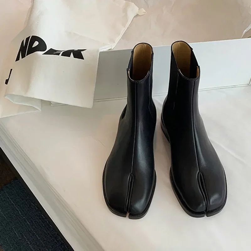 2025 Stretch Slip On Chelsea Boots Woman Split Toe Low Heels Ankle Botas Feminina Tabi Shoes Winter Patent/Matte Leather Botines