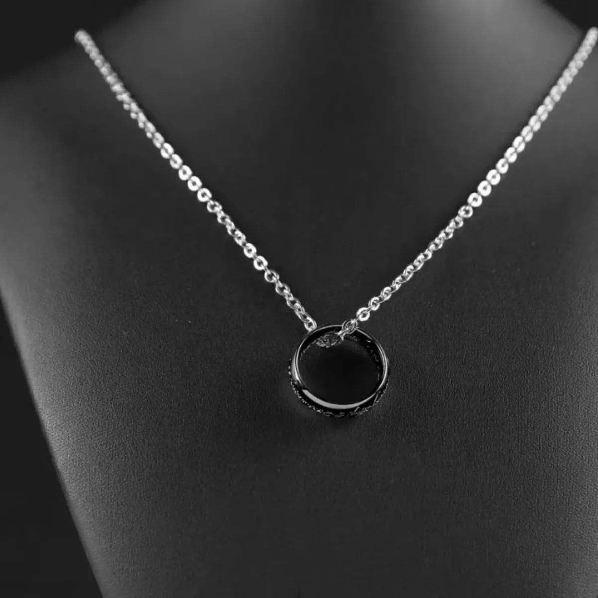 1 peça de Aço Inoxidável Gravado Banhado a Ouro Nova Moda O Anel Pingente Colar Um Colar de Anel para Homens Mulheres Presentes de Festa