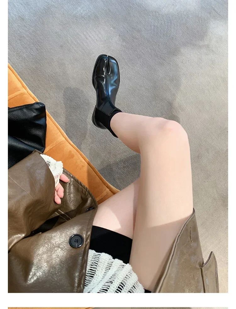 2025 Stretch Slip On Chelsea Boots Woman Split Toe Low Heels Ankle Botas Feminina Tabi Shoes Winter Patent/Matte Leather Botines