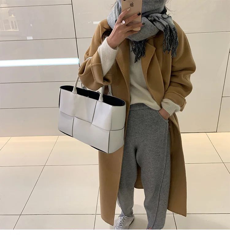 Casaco Feminino de Lã de Comprimento Médio Outono Inverno Estilo Camel Hepburn Casaco Folgado Marca Chinesa de Moda