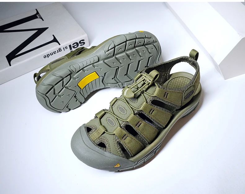 2025 Summer Men's Sandals Thick soled Baotou beach shoes Outdoor oversized casual Shoes Male lightweight hollow sandals Homme