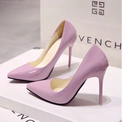 Novos scarpins de salto alto femininos de cor sólida, sapatos de moda femininos de couro envernizado, salto fino e bico fino, sapatos de casamento, tamanho 44