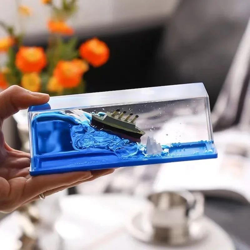 Float Titanic Ship Fluid Liquid Drift Bottle Black Pearl Barco Figure Ship Boat Decor Living Room Decoration Desk Accessories